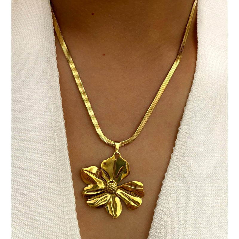 BEAUTIFUL NECKLACE GOLDEN FLOWER FOR WOMEN