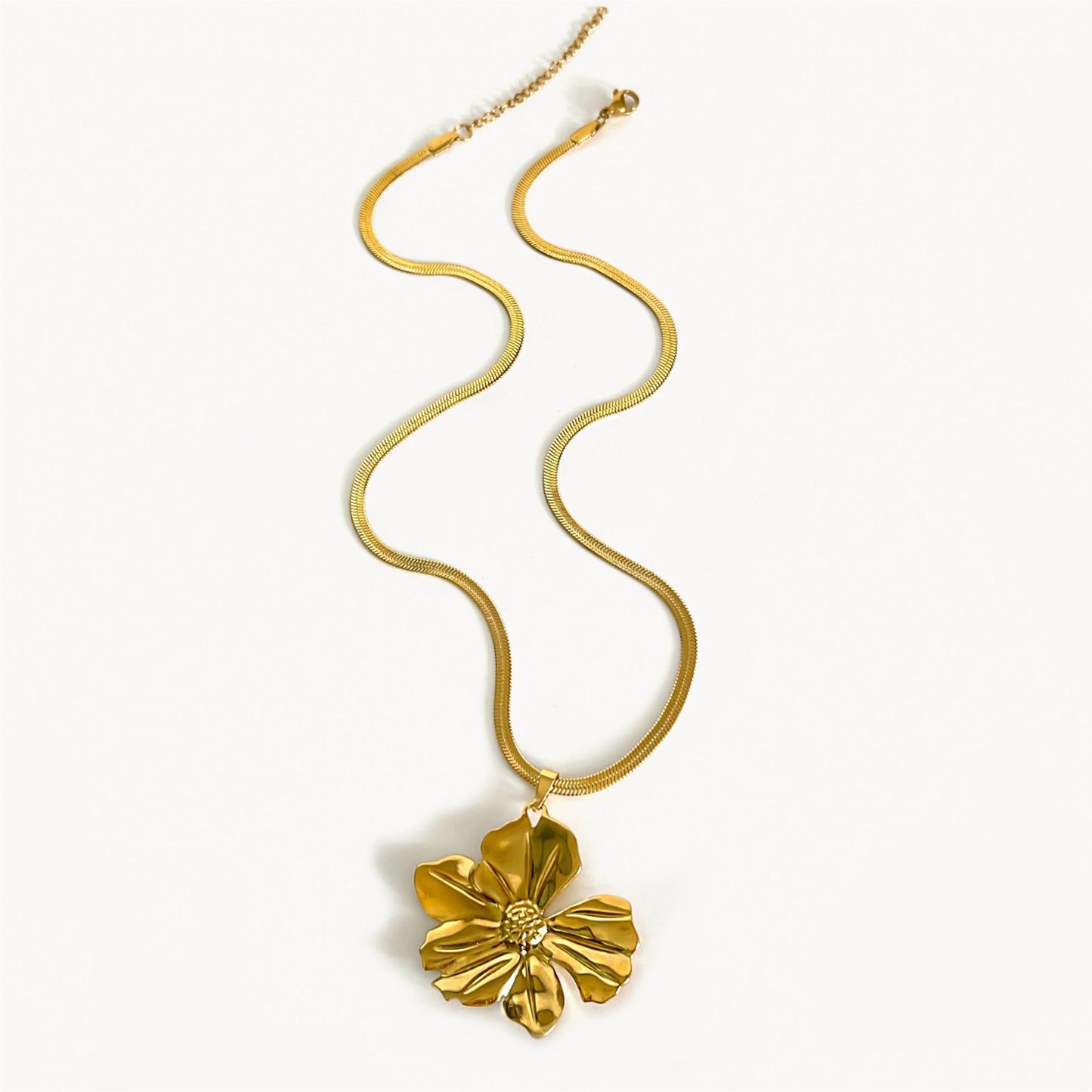 BEAUTIFUL NECKLACE GOLDEN FLOWER FOR WOMEN