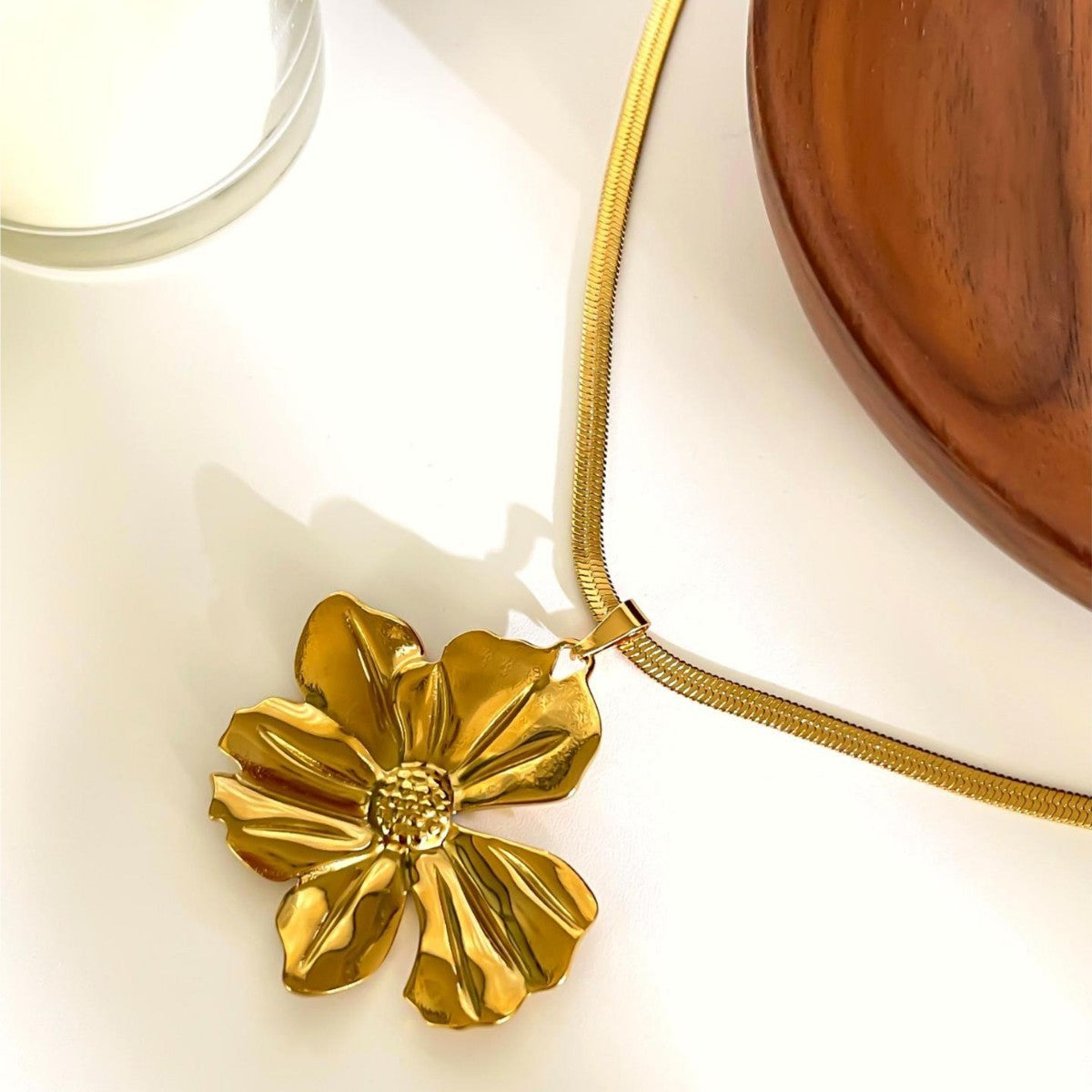 BEAUTIFUL NECKLACE GOLDEN FLOWER FOR WOMEN
