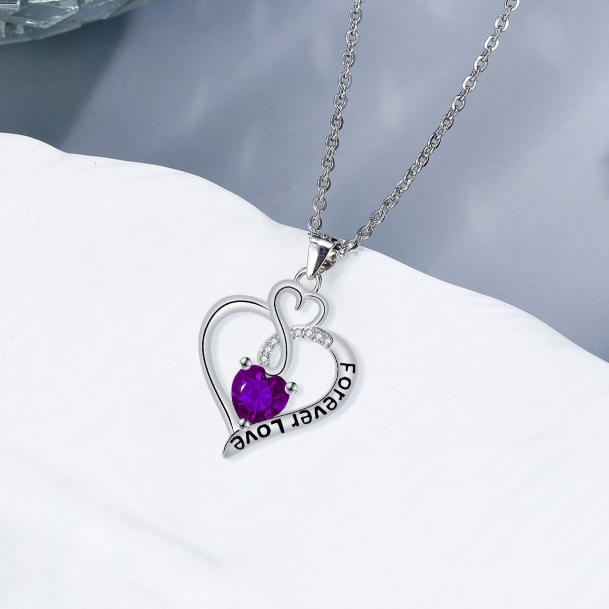 BEAUTIFUL CRYSTAL NECKLACE WITH THE PURPLE HEART